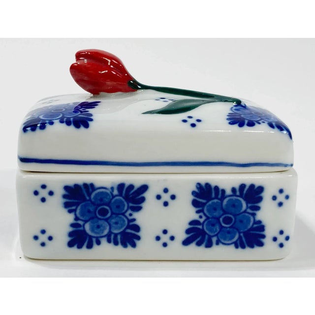 Traditional Vintage Porcelain Delft Hand-Painted Trinket Box For Sale - Image 3 of 8