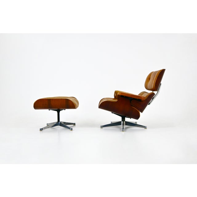 Herman Miller Set of Lounge Chair and Ottoman by Charles & Ray Eames for Herman Miller, 1970s For Sale - Image 4 of 14