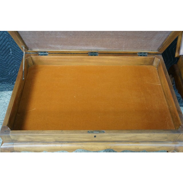 1970s Rare Pair Baker Furniture Queen Anne Walnut Burl Vitrine Display Accent Tables For Sale - Image 14 of 18
