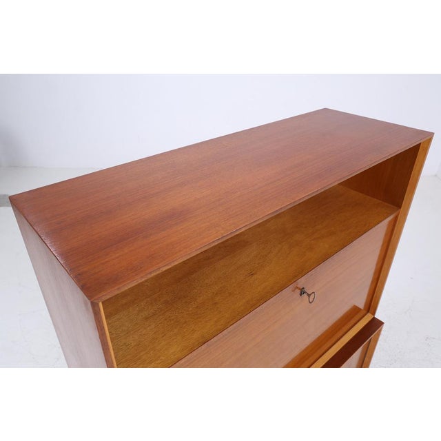 Mid-Century Linen Cabinet, 1960s For Sale - Image 6 of 11