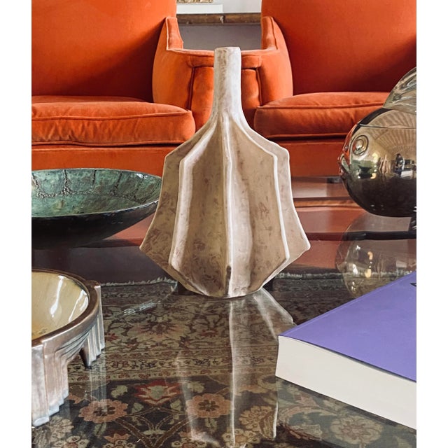 Organic Modern White Earthenware Vase, France 1970s For Sale - Image 4 of 12