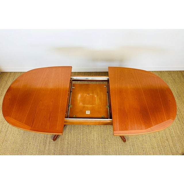 1960s Vintage Extendable Oval Dining Table in Teak from G-Plan, 1960s For Sale - Image 5 of 18