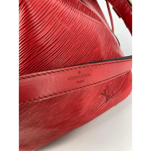 Contemporary Louis Vuitton Castillian Red Epi Noe Drawstring Bucket Bag For Sale - Image 3 of 11