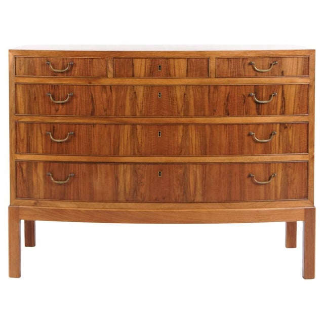 Chest of Drawers in Flamed Walnut and Brass attributed to Ole Wanscher, 1940s For Sale - Image 13 of 13