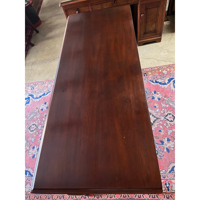 Beautiful wild black cherry server by Henkel-Harris. Part of the Jamestown colony collection, this server features...