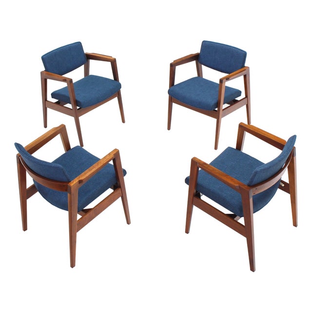 Solid Walnut Newly Upholstered Set of Four Gunlocke Chairs Risom Style For Sale