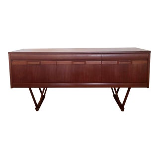 Elliotts of Newbury Credenza For Sale