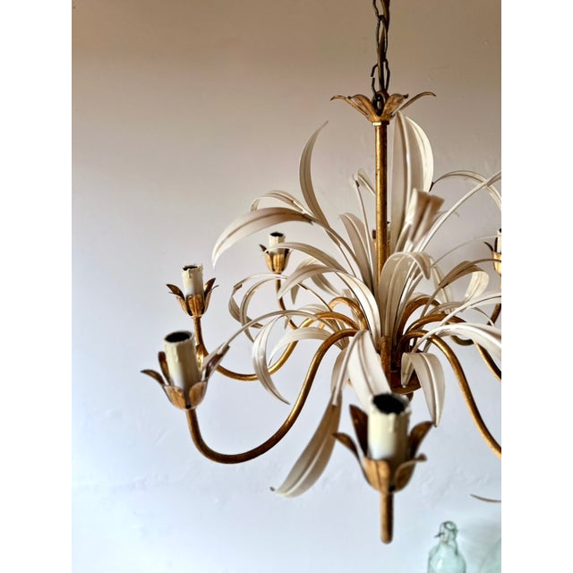 Italian Masca White Tole and Gilt Metal 8-Light Chandelier, 1970s For Sale - Image 6 of 18