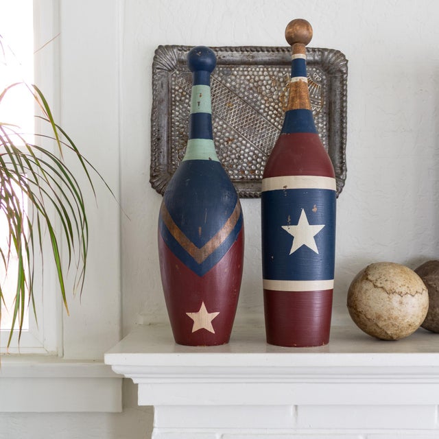 Pair of Early 20th Century Painted Circus Juggling Pins or Indian Clubs For Sale - Image 11 of 15