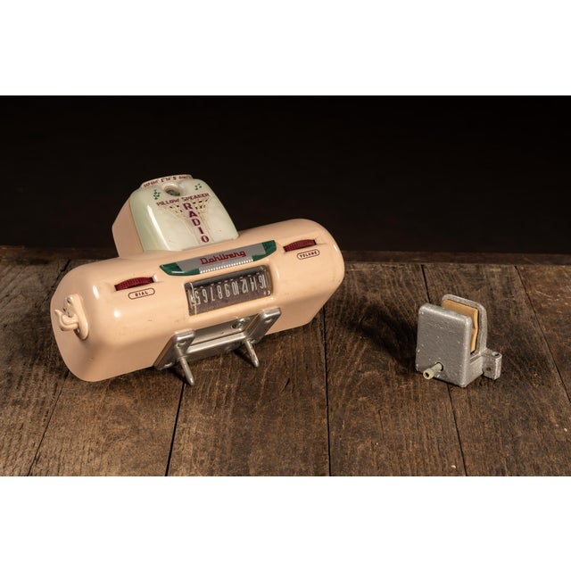 American C. 1950 Salesman Sample Dahlberg Coin-Op Pillow Radio in Case For Sale - Image 3 of 11