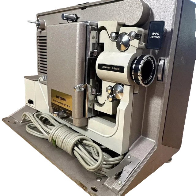 Vintage Argus Showmaster 500-Az Movie Projector For Sale