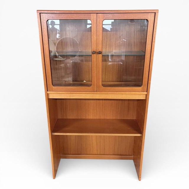 Mid-Century Teak and Glass Display Cabinet from G-Plan, 1970s, in Very Good conditions. Designed 1970 to 1979