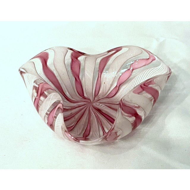 Striking Zanfirico Murano bowl with pink and white filigree pattern
