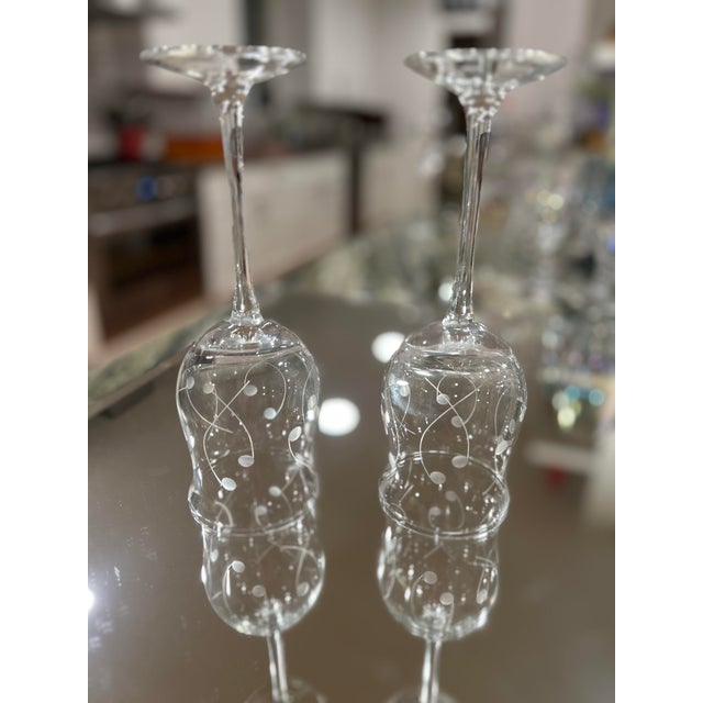 Transparent Pair of 1980s Tulip Wine Glasses by Lenox - Matching Modern Etched Graphics on Bowls For Sale - Image 8 of 8
