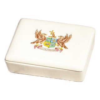 Wonderful Wedgwood Creamware Antique Hand Painted Armorial Coat of Arms English Ceramic Jewelry Trinket Desk Keepsake Box For Sale