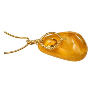 Late 20th Century 14K Yellow Gold Amber Citrine Pendant Necklace For Sale
