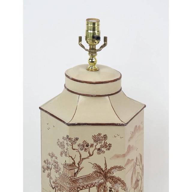 Vintage English Export Tea Caddy Hand-Painted Colored Chinoiserie Table Lamp.retro Hexagon Lamp For Sale In New York - Image 6 of 8
