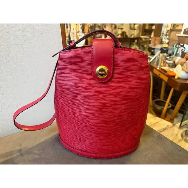 A 1995 Vintage Louis Vuitton Castillan Red Epi Leather Cluny Shoulder Bag For Sale - Image 14 of 17