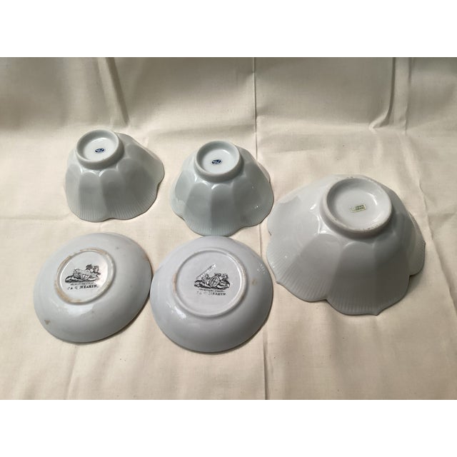 These five pieces of MEAKIN lotus bowls feature the classic style pattern of the lotus bloom symbolizing good luck. These...