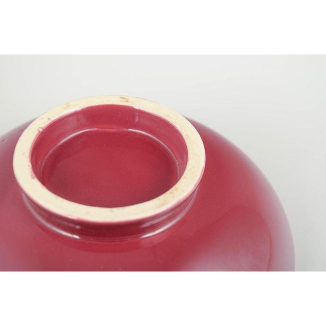 Vintage Stoneware Bowl with Red Glaze by Wilhelm Kåge for Gustavsberg For Sale - Image 4 of 5