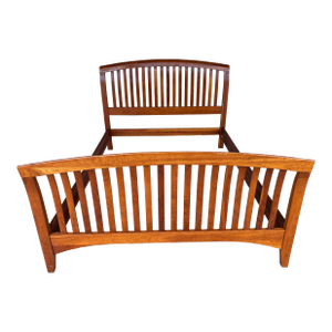 Pennsylvania House Queen Size Cherry Slatted Sleigh Bed Frame
