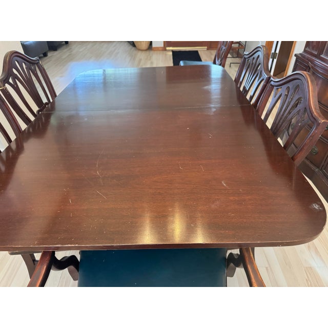 Wood 1940s Duncan Phyfe Georgian Style Mahogany Dining Table and Shield Back Chairs - Set of 7 For Sale - Image 7 of 10