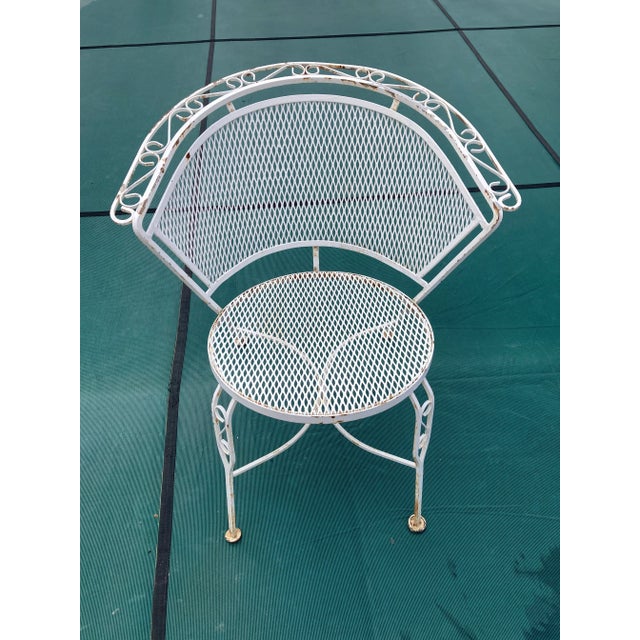 White Wrought Iron Mid Century Modern Woodard Style White Curved Back 2 Chairs & Table For Sale - Image 8 of 9