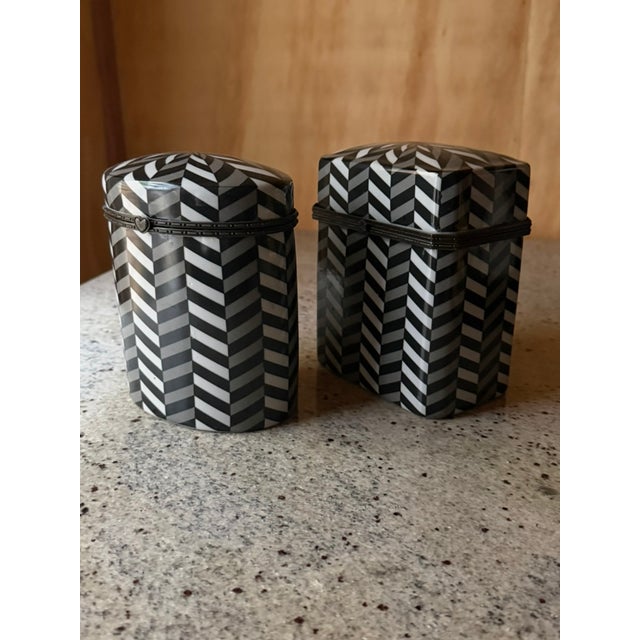 Vintage Art Deco Ceramic Boxes in Bold Herringbone Geometry, 1920, Set of 2 For Sale - Image 12 of 18