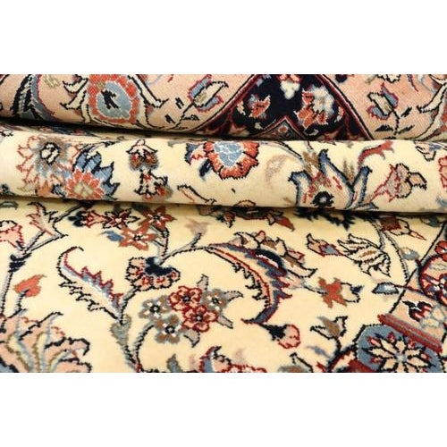 Middle Eastern Rug in Wool For Sale - Image 4 of 7