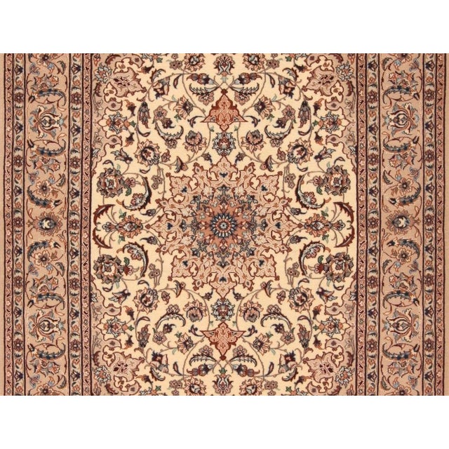 Middle Eastern Rug in Wool For Sale - Image 3 of 10