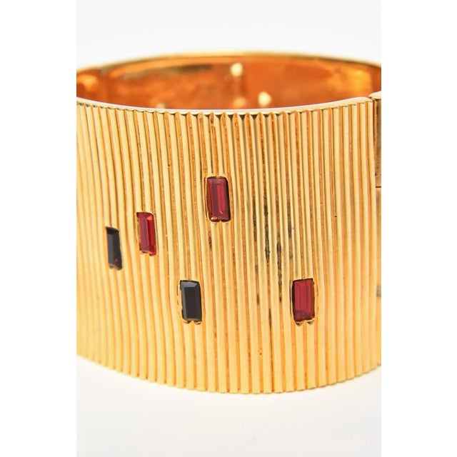 1980s Vintage Paloma Picasso Glass and Ribbed Gold Filled Metal Cuff Bracelet 80's For Sale - Image 5 of 8