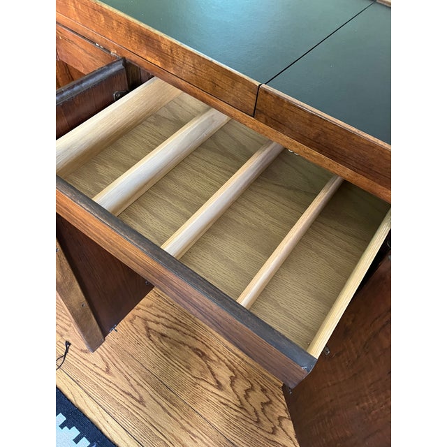 1960s Mid-Century Modern Founders Walnut Expanding Bar Cart For Sale In San Francisco - Image 6 of 10