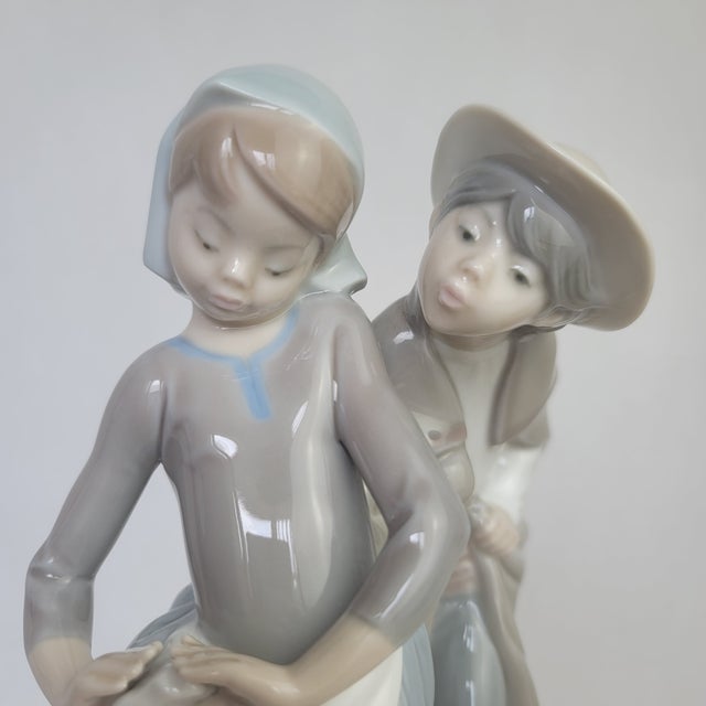Vintage Lladro Spain Boy Meets Girl Little Couple Kissing Porcelain Figurine For Sale - Image 9 of 18