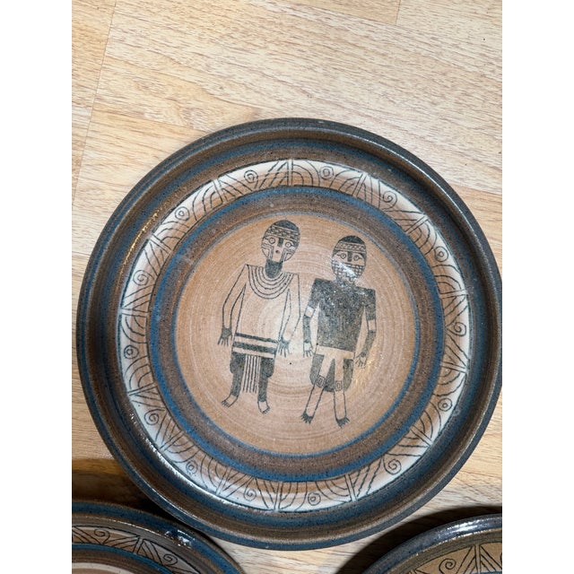 Barbara Campbell Petroglyph Pottery Plates/Chargers 1987 Set of 3 For Sale - Image 4 of 12