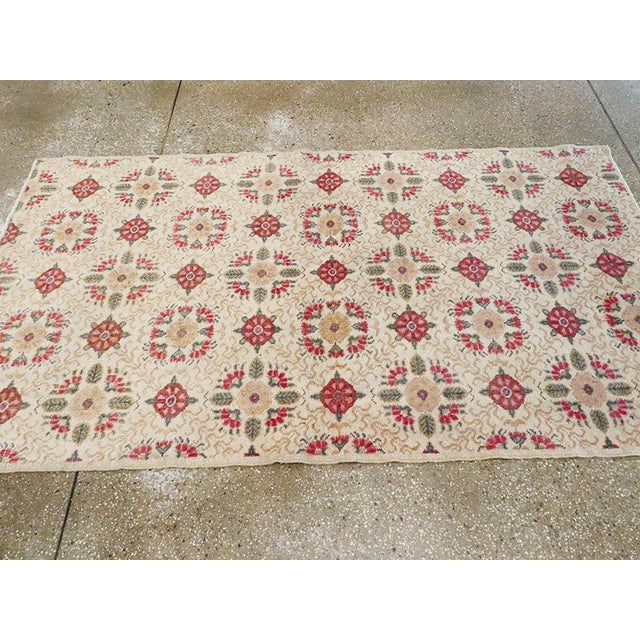 Galerie Shabab Collection Mid-20th Century Turkish Anatolian Rug For Sale In New York - Image 6 of 8