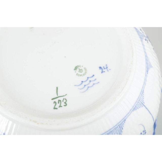 1920s Large Blue Fluted Plain Porcelain Soup Tureen from Royal Copenhagen, 1920s For Sale - Image 5 of 6