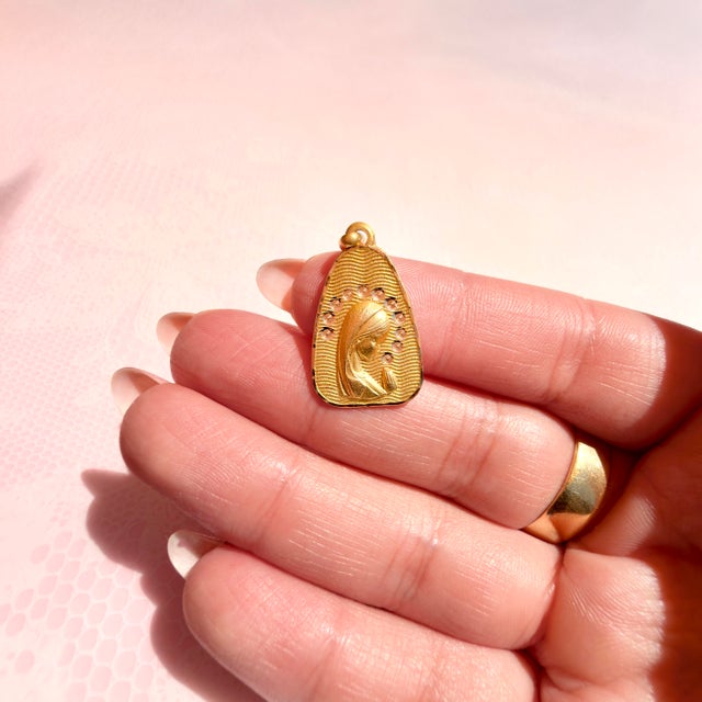 Vintage French Religious 18k Virgin Mary Pendant For Sale - Image 9 of 10