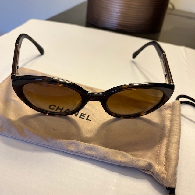 Vintage Chanel Polarized Tortoise Sunglasses For Sale - Image 11 of 12