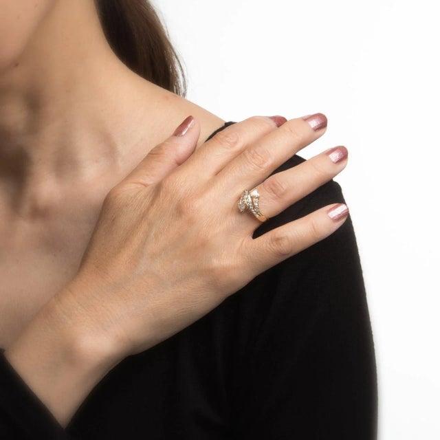 Vintage Diamond Bypass Ring Hearts 14 Karat Yellow Gold Estate Fine Jewellery size 5.5 For Sale In Los Angeles - Image 6 of 7