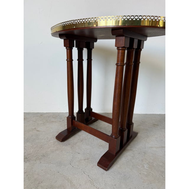 1980s Vintage Hekman Chippendale Style Mahogany Matched-Grain Oval Side Table With Brass Gallery For Sale - Image 5 of 12