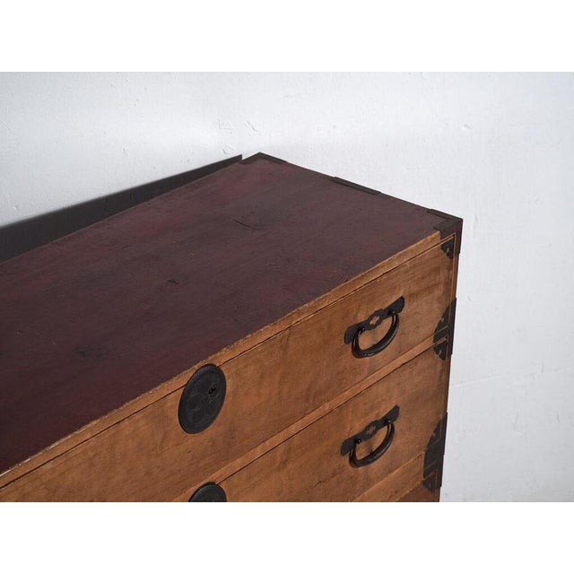 Antique Japanese Tansu – Meiji / Taishō Period (c.1868-1926)Dimensions: Length: 124 cm Depth: 43 cm Height: 99 cmStyle:...