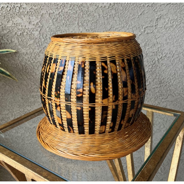 Mid 20th-Century Finely Handwoven Tortoiseshell & Natural Rattan Cachepot Basket For Sale - Image 16 of 16