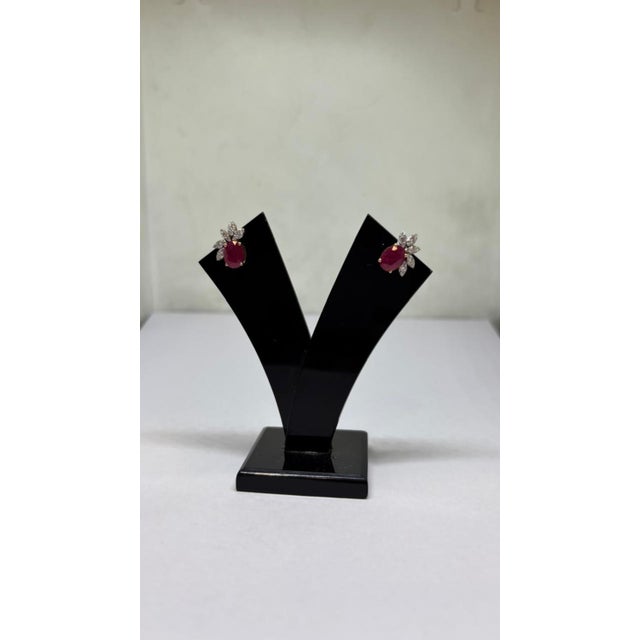 GEMSTONE DETAILS DIAMOND WEIGHT: 0.59 CTS RUBY WEIGHT: 3.41 CTS 18K GOLD NET WEIGHT: 2.90 GRAMS GROSS WEIGHT: 3.70 GRAMS...