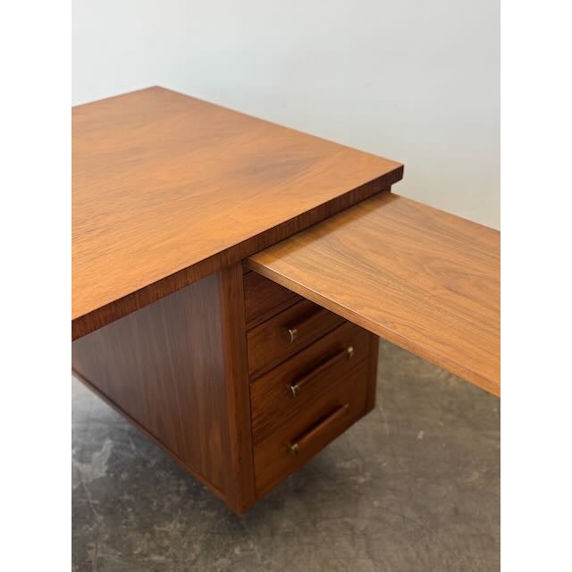 1960's Executive Desk by Founder's Furniture For Sale - Image 13 of 18
