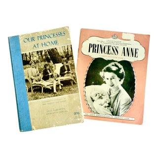 Vintage Queen Elizabeth Illustrated Books- Set of 2 For Sale