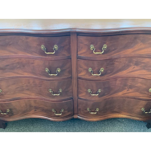 Beacon Hill Late 20th Century Serpentine Front Chippendale Style Chest For Sale - Image 4 of 14