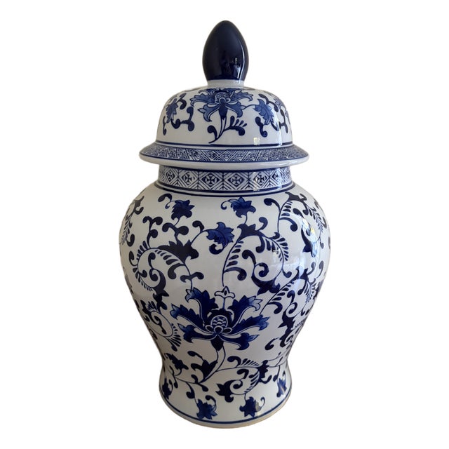 Late 20th Century Chinoiserie Large Blue and White Porcelain Ginger Jar For Sale