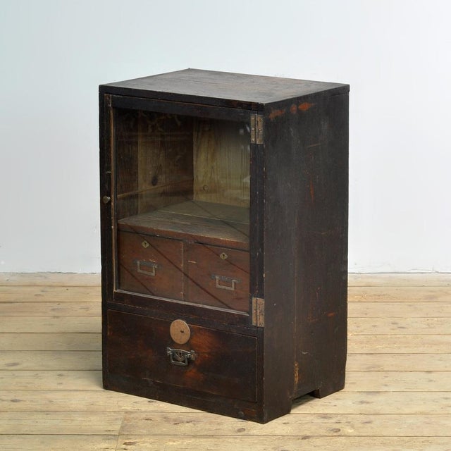 Small Japanese Display Cabinet, 1925 For Sale - Image 4 of 14