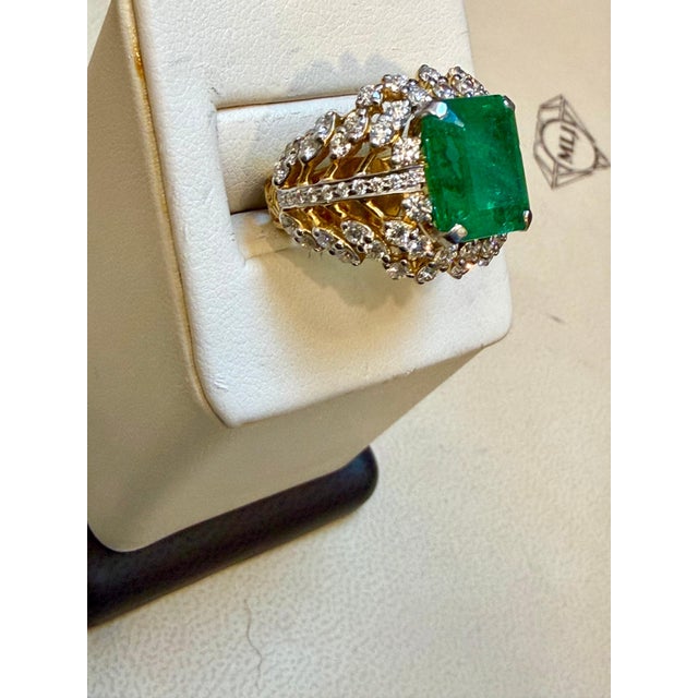 Metal Natural 4.2 Ct Emerald Cut Emerald & Diamond Ring 18 Karat Yellow Gold For Sale - Image 7 of 8