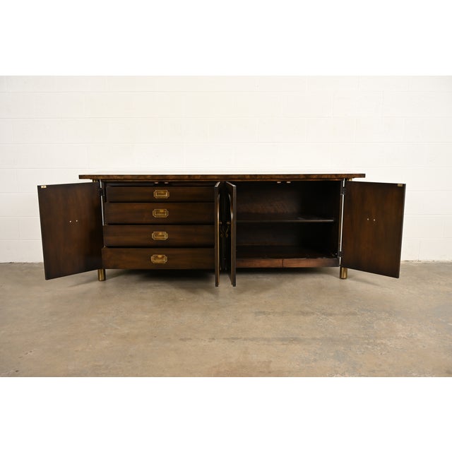 1970s William Doezema for Mastercraft Mid-Century Hollywood Regency Burl Wood and Brass Sideboard Credenza, 1970s For Sale - Image 5 of 14